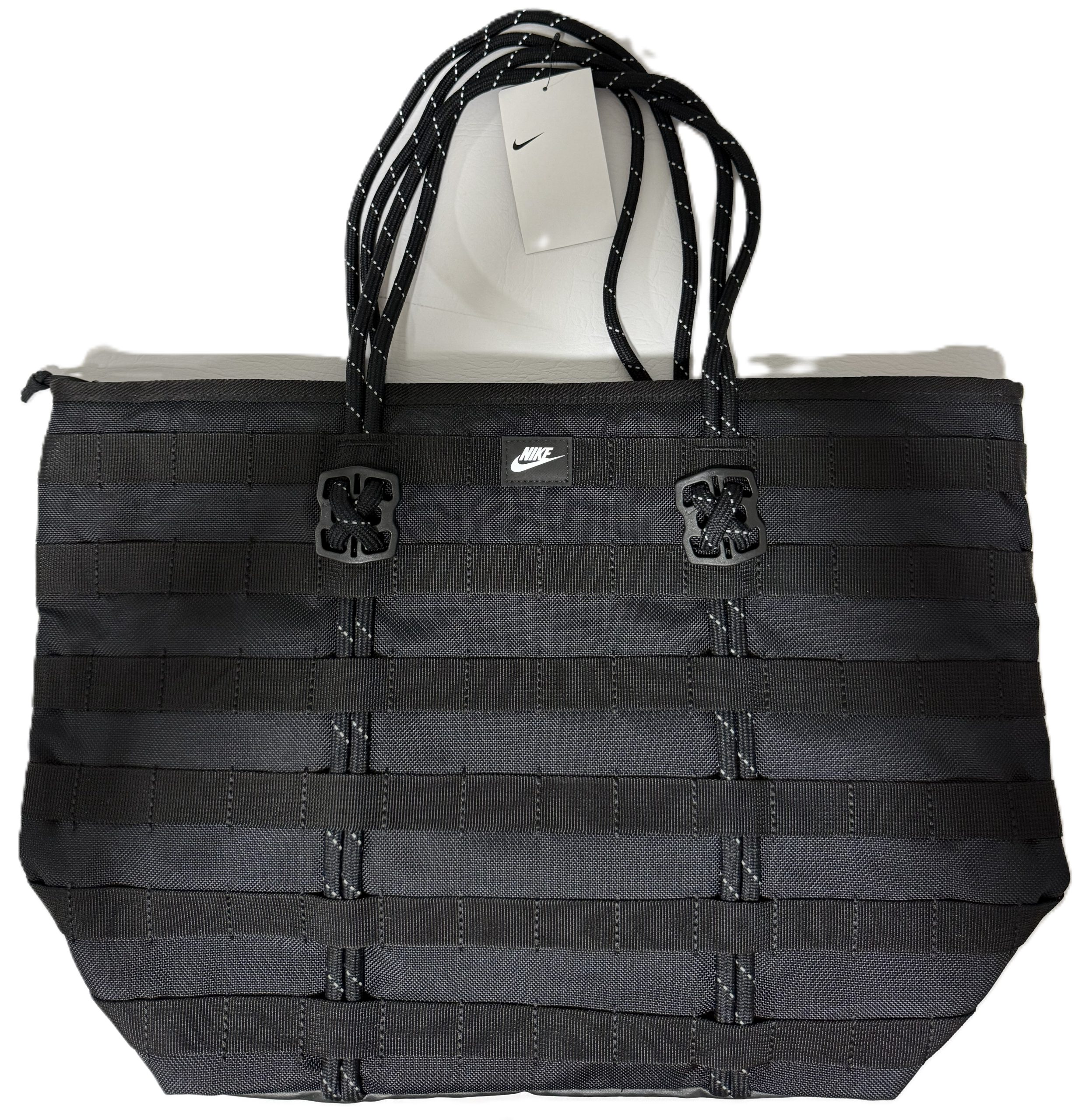 BOLSO NIKE SPORTWEAR TOTE 26L FJ0439-010 - Imagen 3